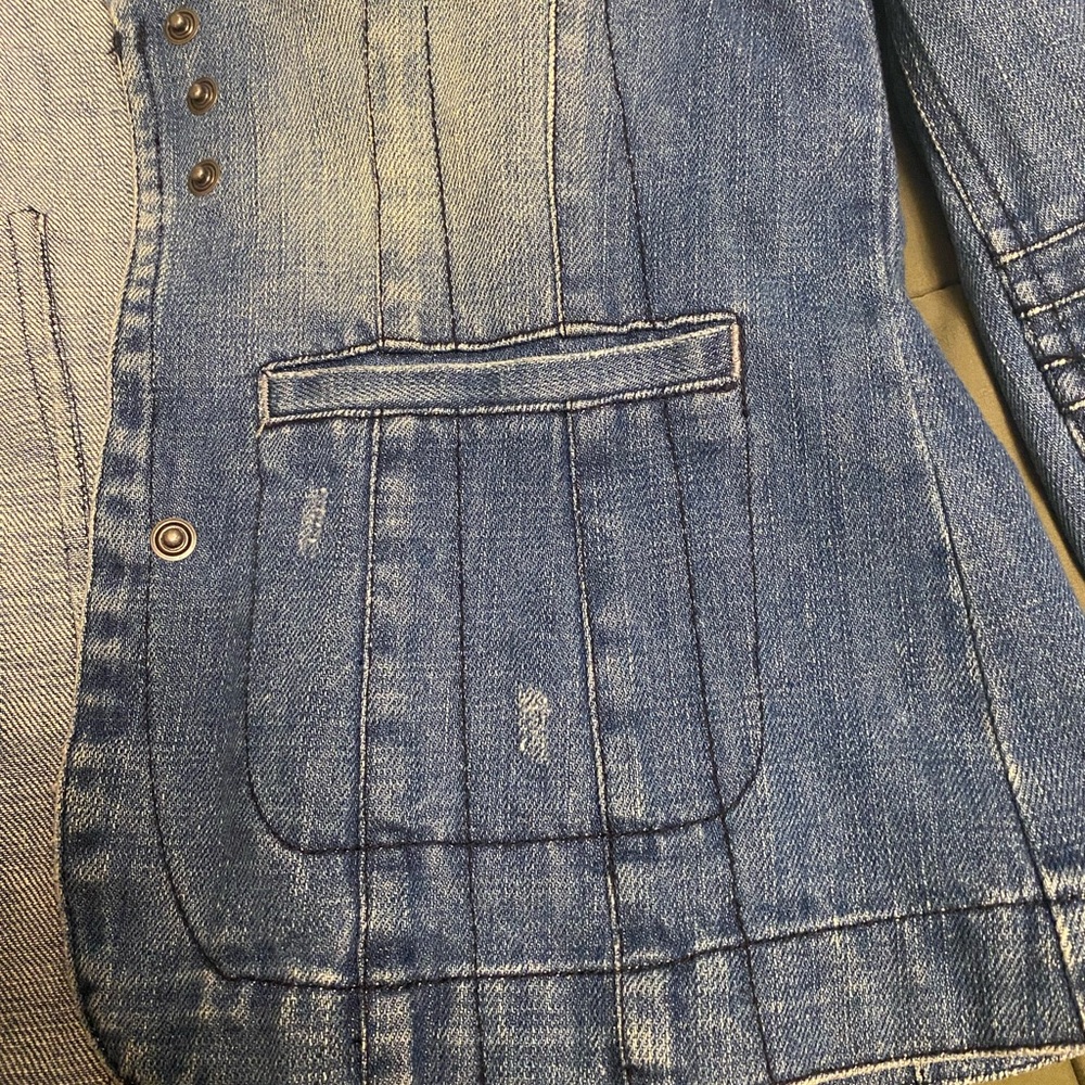 Distressed denim jacket - Picture 7 of 11